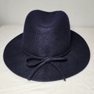 Banana Republic 100%  Wool hat Navy blue Size S/M‎ NWT